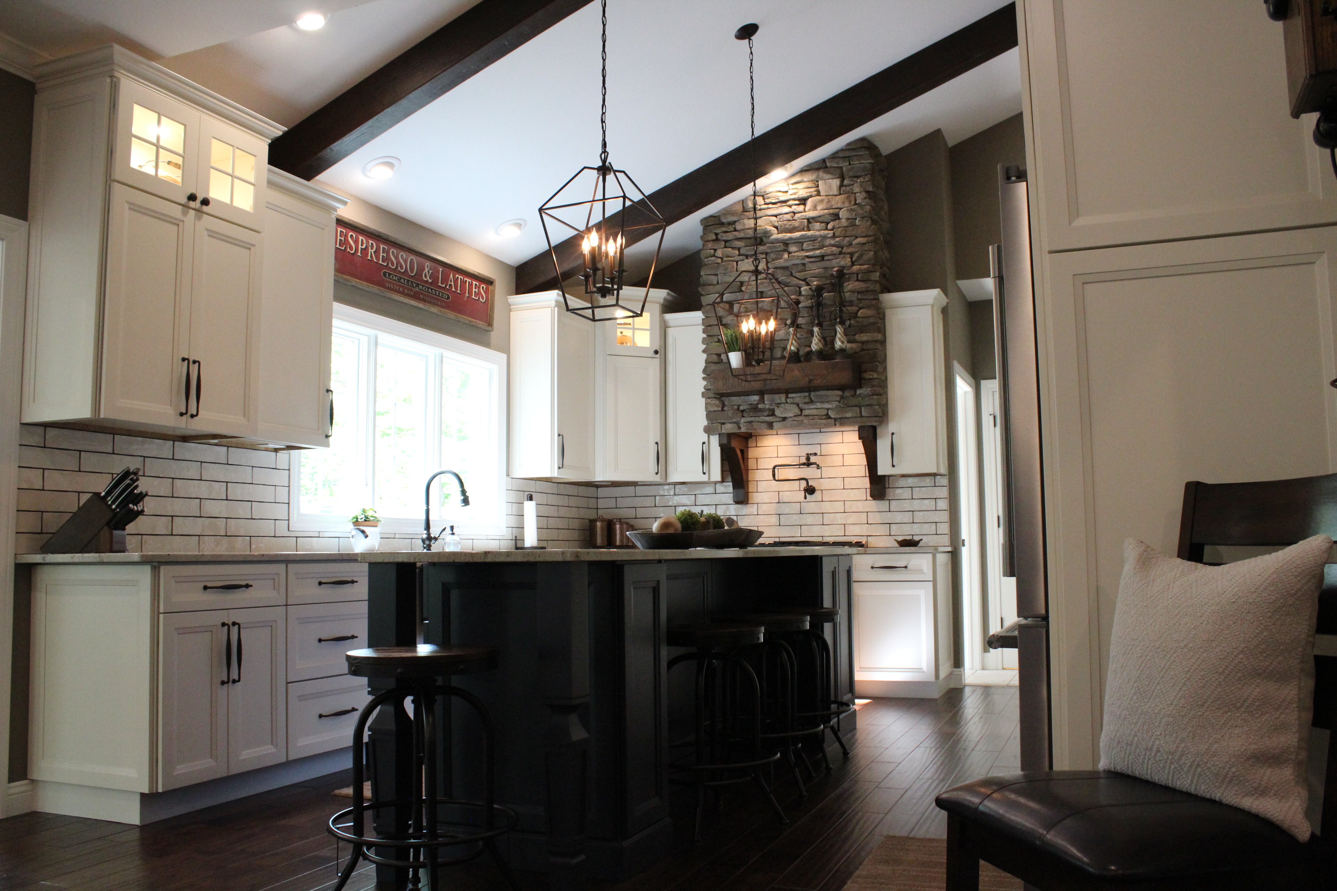 kitchen island with vaulted ceilings